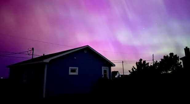 Aurores boréales à La Maison Bleue - Photo prise le 10 mai 2024