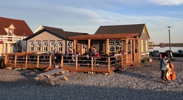 Notre terrasse au bord de la mer